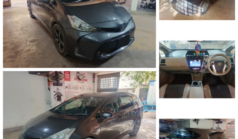 
								Toyota Prius Alpha full									